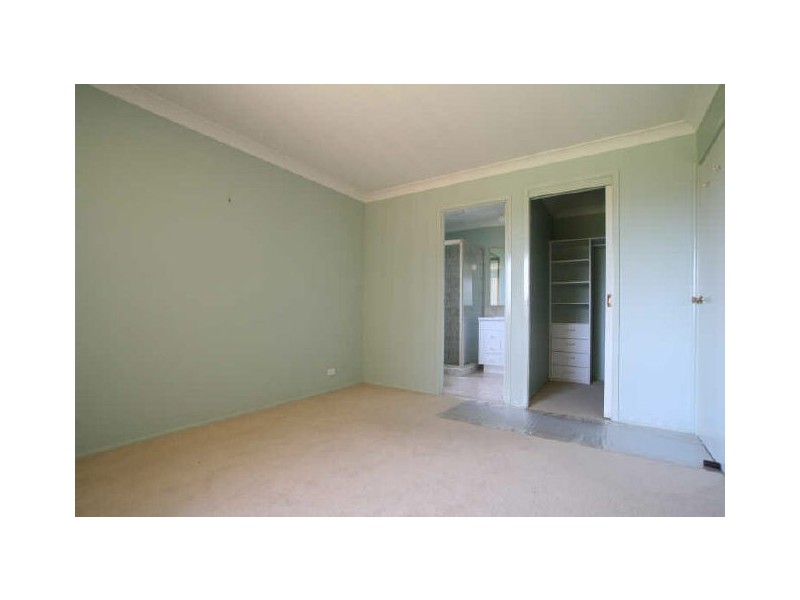 10 Illawarra Circuit, Worrigee NSW 2540