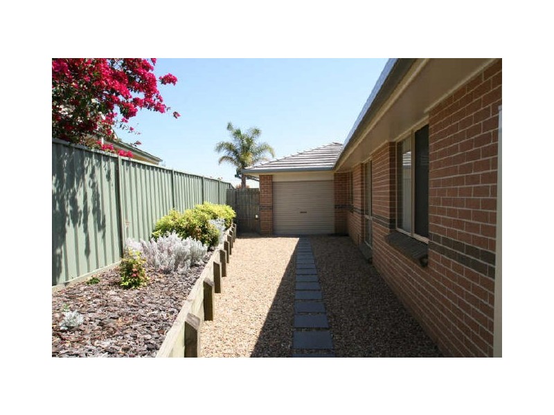 10 Illawarra Circuit, Worrigee NSW 2540
