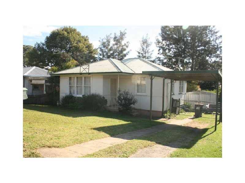 27 Young Avenue, Nowra NSW 2541