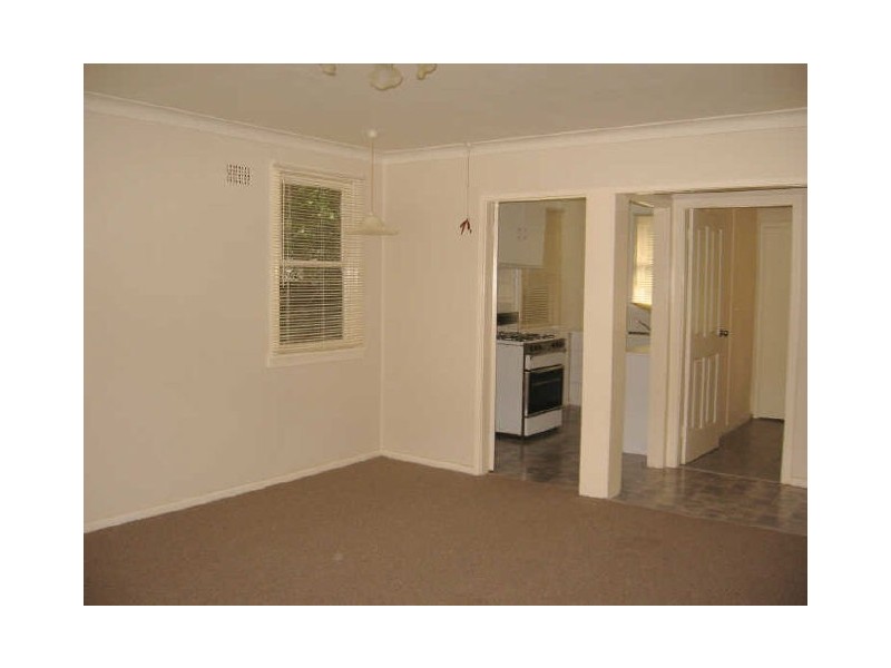27 Young Avenue, Nowra NSW 2541