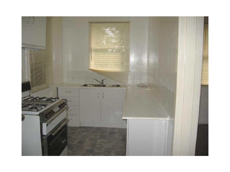 27 Young Avenue, Nowra NSW 2541
