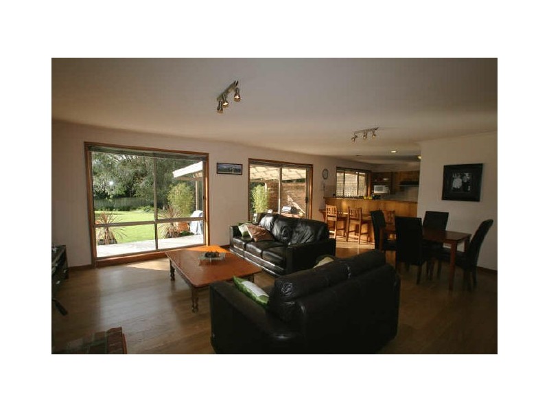 12 Chestnut Avenue, Bomaderry NSW 2541