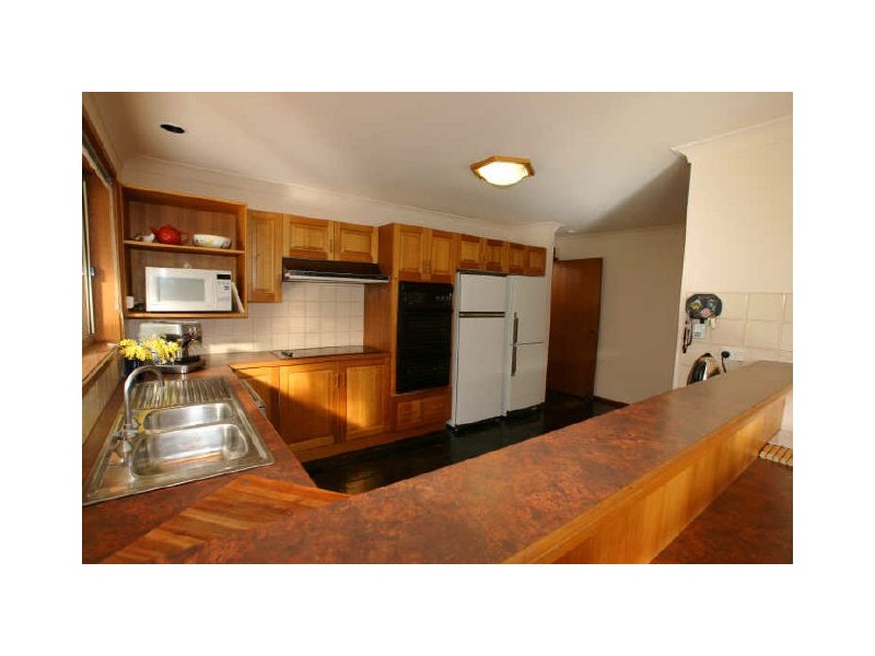 12 Chestnut Avenue, Bomaderry NSW 2541