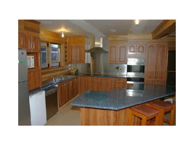 8 Ray Street, Sussex Inlet NSW 2540