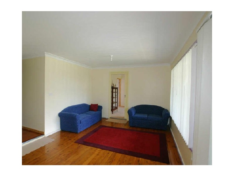8 Ray Street, Sussex Inlet NSW 2540