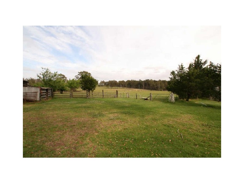 64 Watt Road, Falls Creek NSW 2540