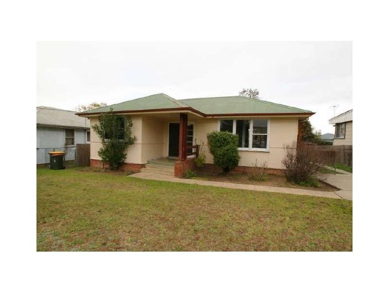 8 Shirley Street, Bomaderry NSW 2541