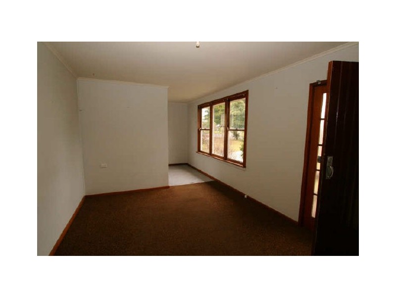 8 Shirley Street, Bomaderry NSW 2541