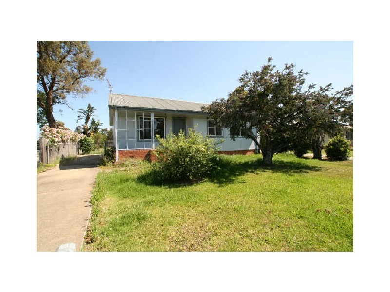 30 Ritchie Street, Bomaderry NSW 2541