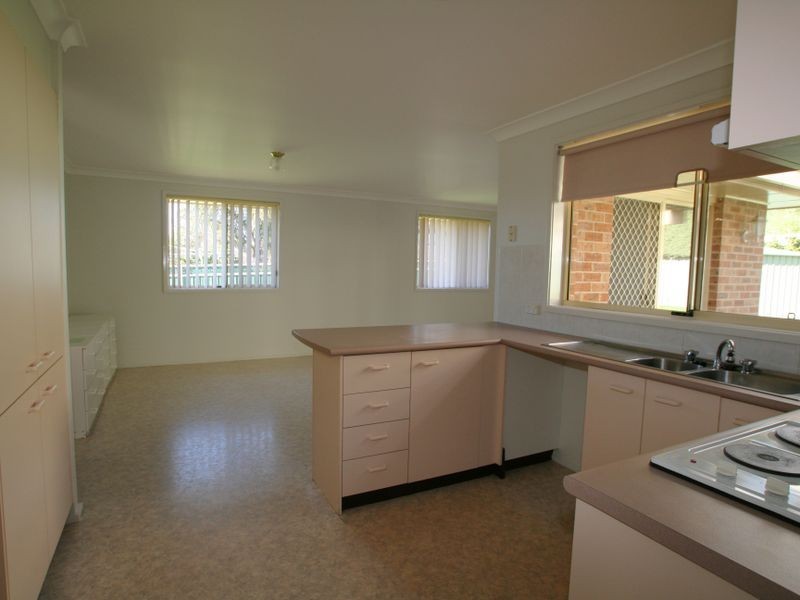 8 Wisteria Place, Bomaderry NSW 2541