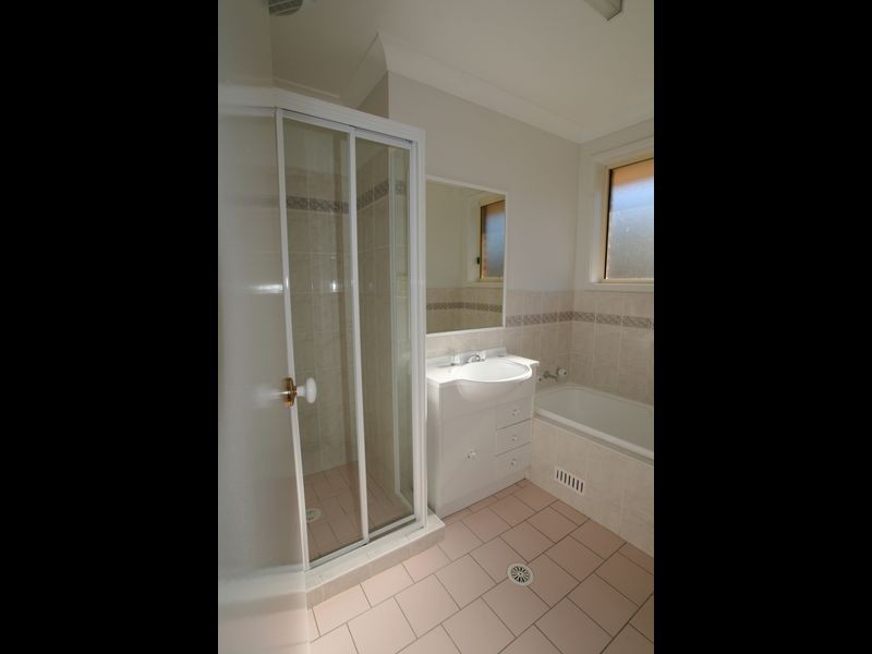 8 Wisteria Place, Bomaderry NSW 2541