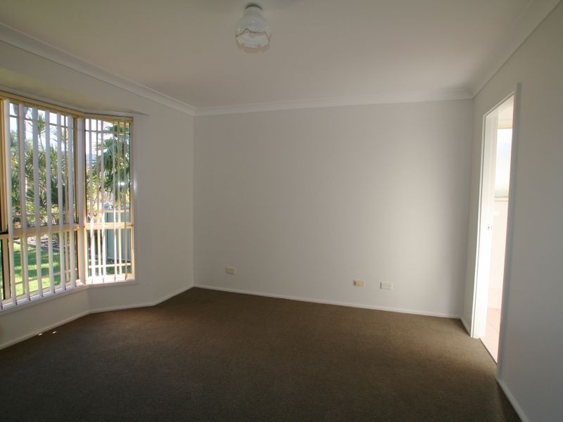 8 Wisteria Place, Bomaderry NSW 2541