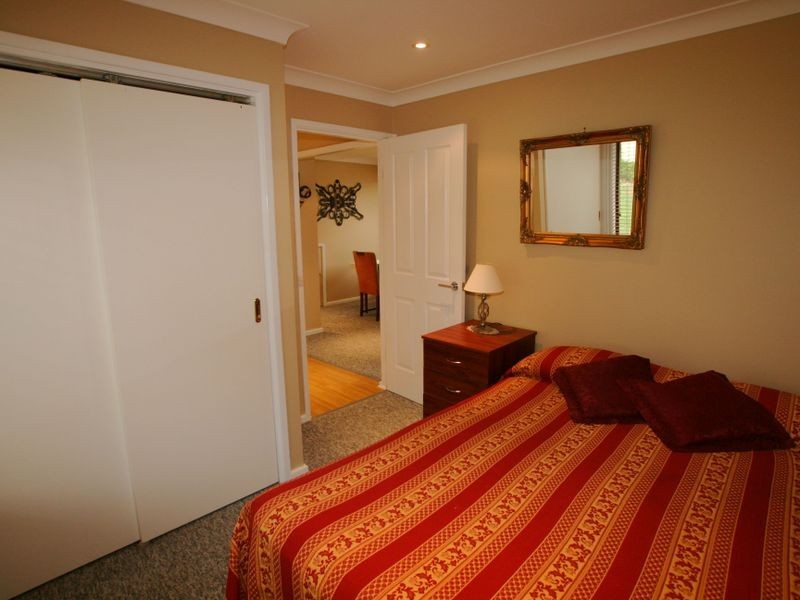 26 Yeovil Drive, Bomaderry NSW 2541
