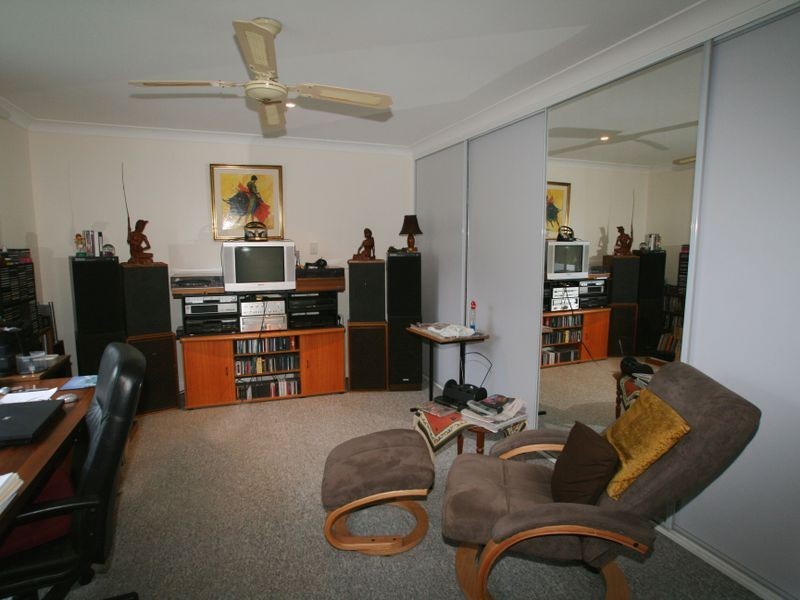26 Yeovil Drive, Bomaderry NSW 2541