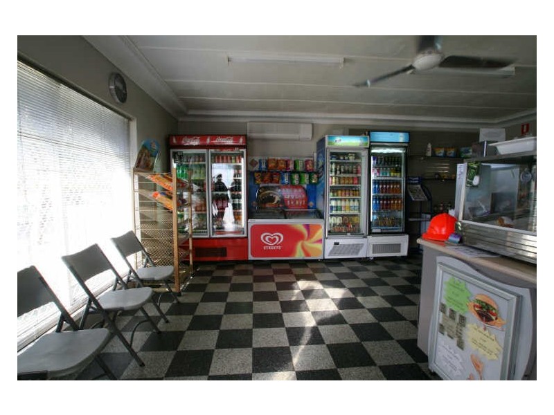 Cnr Kinghorne St & St Anns St, Nowra NSW 2541