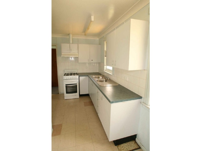 21 Quiberon Street, Nowra NSW 2541