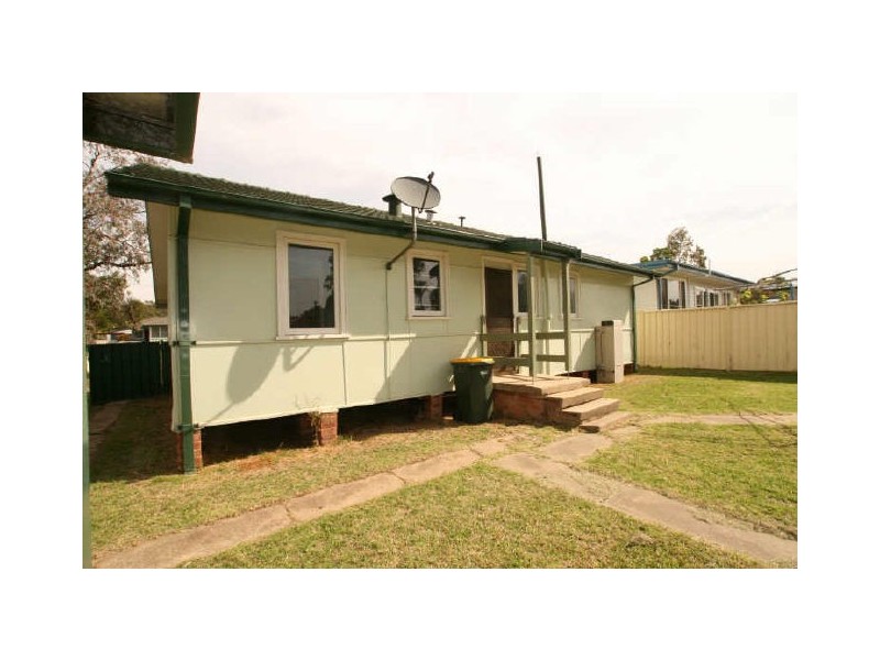 21 Quiberon Street, Nowra NSW 2541