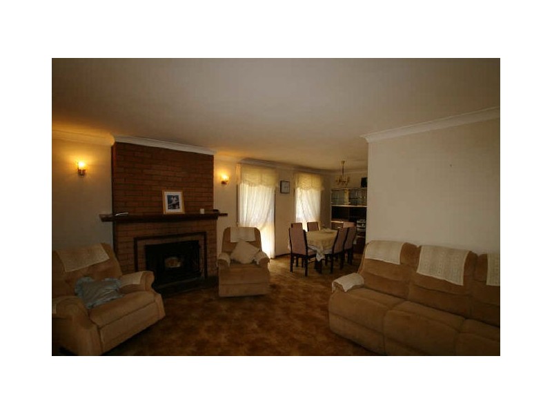 48 Oval Drive, Shoalhaven Heads NSW 2535