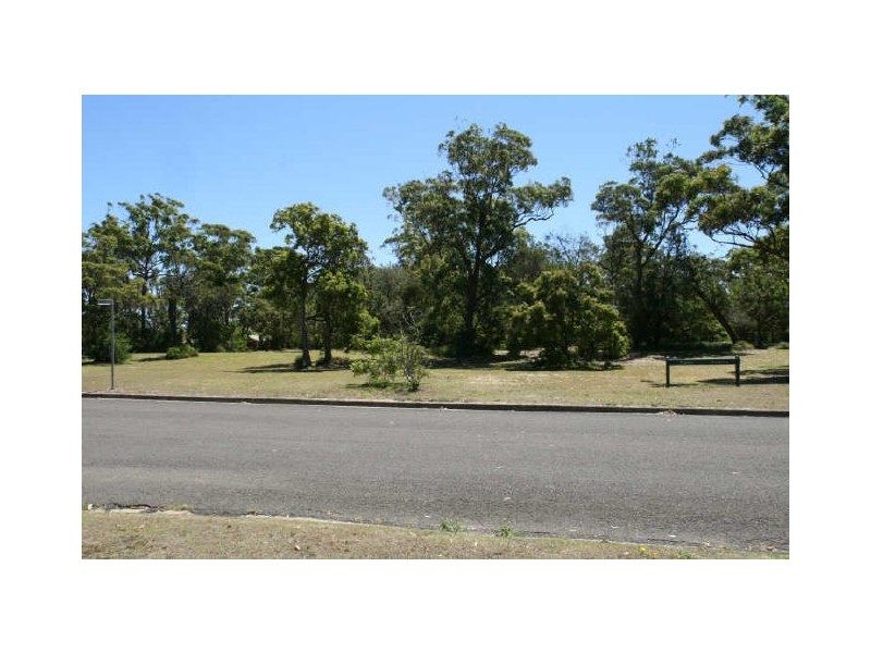 48 Oval Drive, Shoalhaven Heads NSW 2535