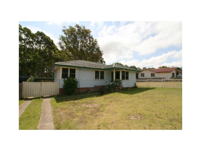 17 Queenborough Street, Nowra NSW 2541
