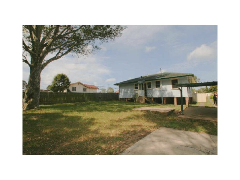 17 Queenborough Street, Nowra NSW 2541