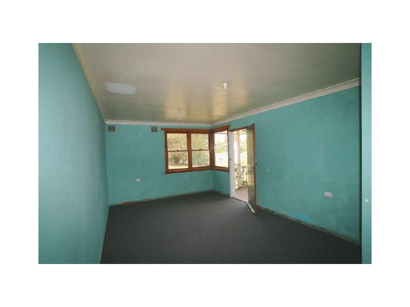 17 Queenborough Street, Nowra NSW 2541