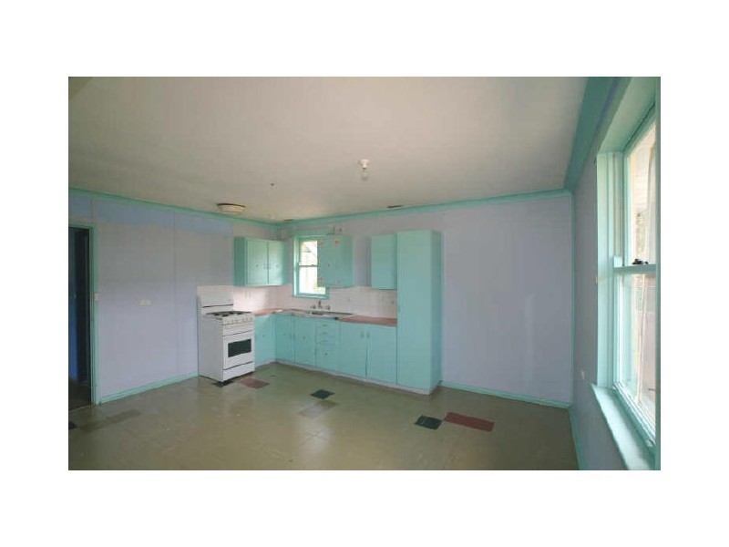 17 Queenborough Street, Nowra NSW 2541