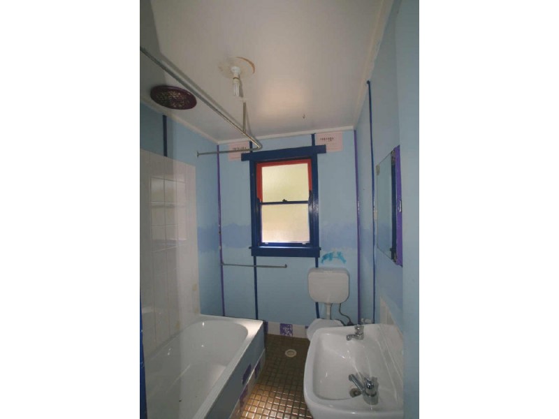 17 Queenborough Street, Nowra NSW 2541