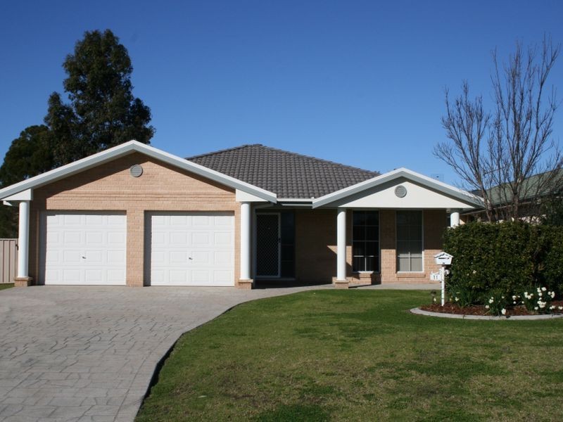 11 St James Crescent, Worrigee NSW 2540