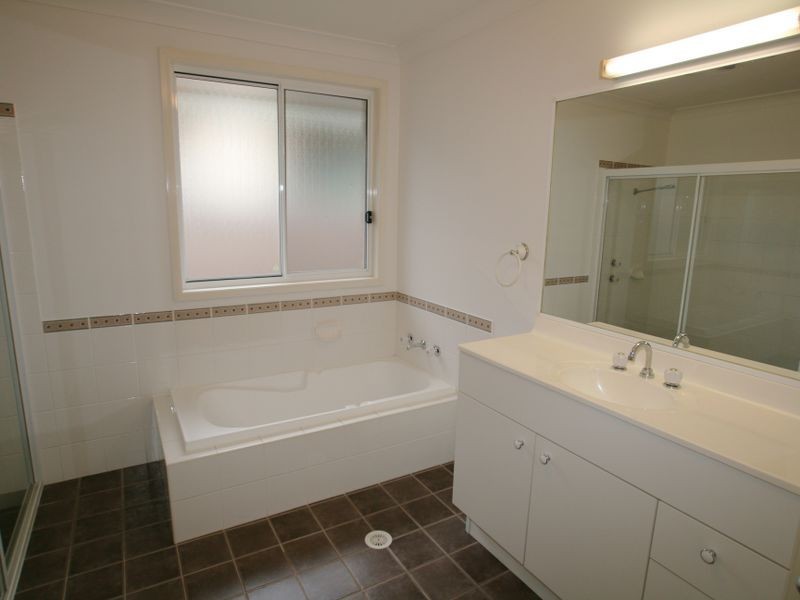 11 St James Crescent, Worrigee NSW 2540