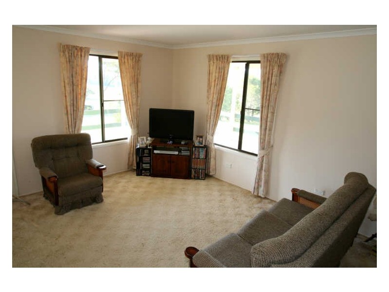 9 Thompson Road, Broughton Village NSW 2535