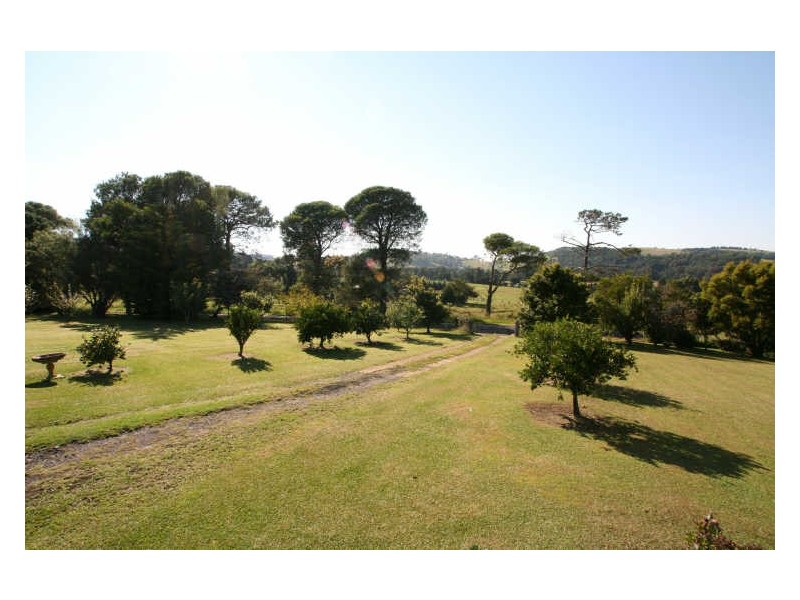 9 Thompson Road, Broughton Village NSW 2535