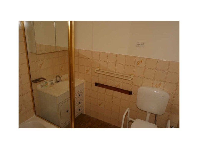 15 Oliver Parade, Nowra NSW 2541