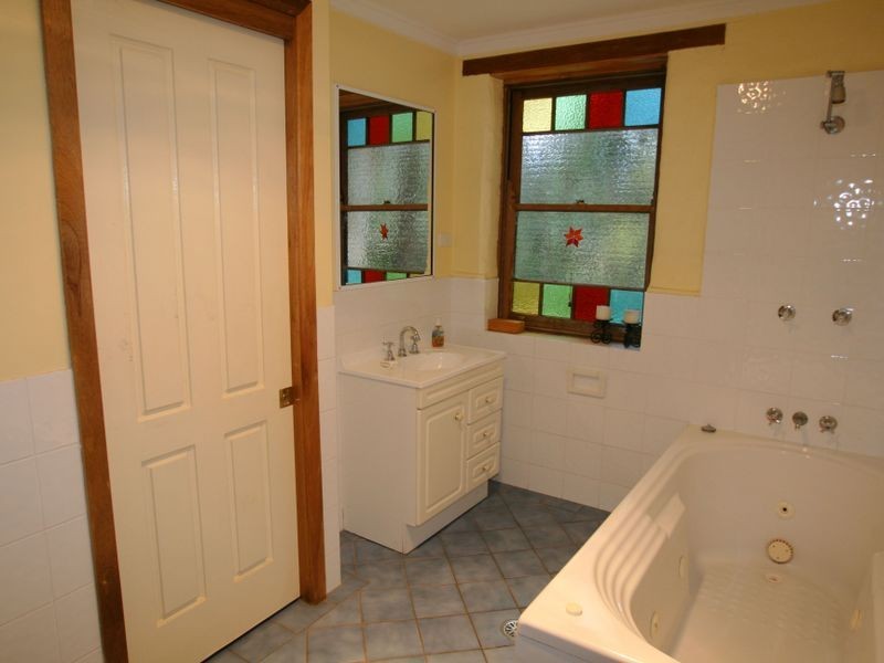 10 Coombah Close, Basin View NSW 2540