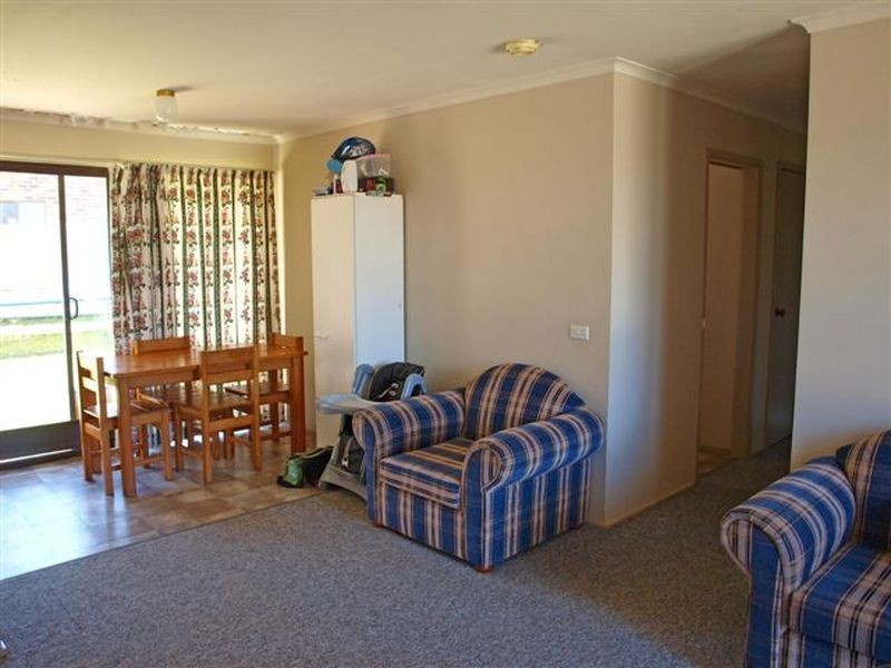 2 Balmaringa Avenue, North Nowra NSW 2541