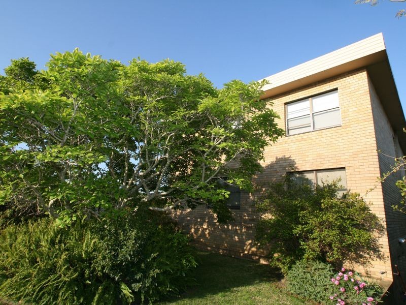 2/6 Burr Avenue, Nowra NSW 2541