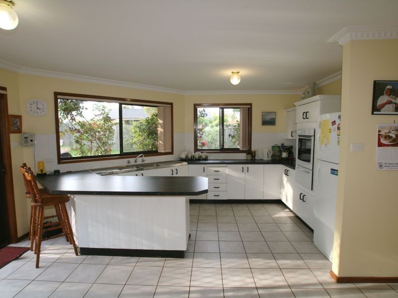 5 Birkdale Grove, Bomaderry NSW 2541