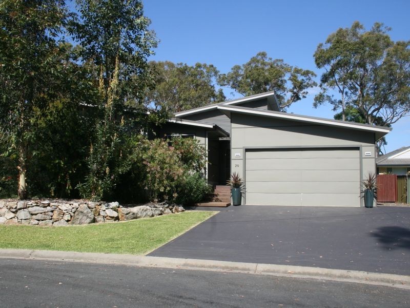 25 Riverside Esplanade South, Basin View NSW 2540