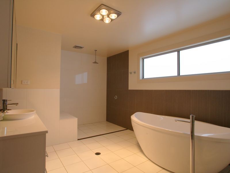 25 Riverside Esplanade South, Basin View NSW 2540
