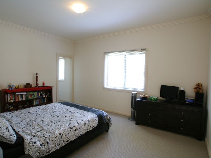 25 Riverside Esplanade South, Basin View NSW 2540