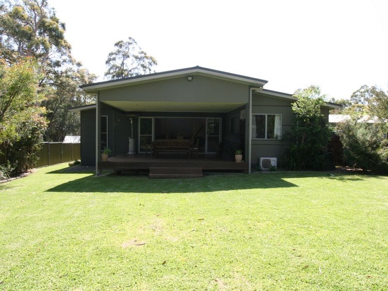 25 Riverside Esplanade South, Basin View NSW 2540