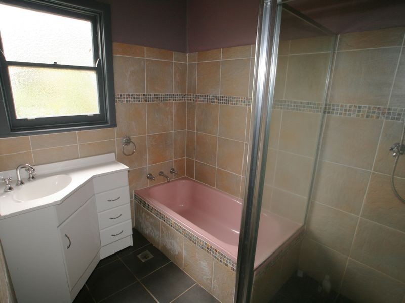 406 Princes Hwy, Bomaderry NSW 2541