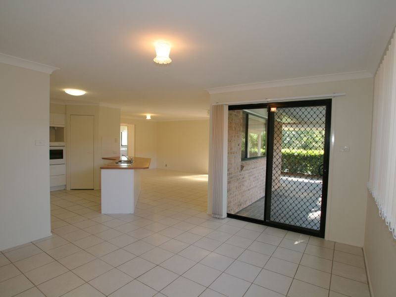 35 Gardenia Crescent, Bomaderry NSW 2541