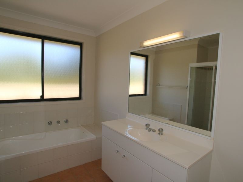 35 Gardenia Crescent, Bomaderry NSW 2541