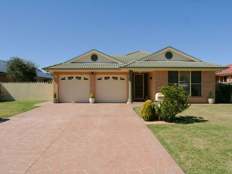 17 Kardella Avenue, Nowra NSW 2541