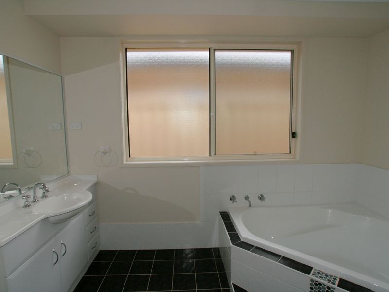 30 Golden Ash Close, Worrigee NSW 2540