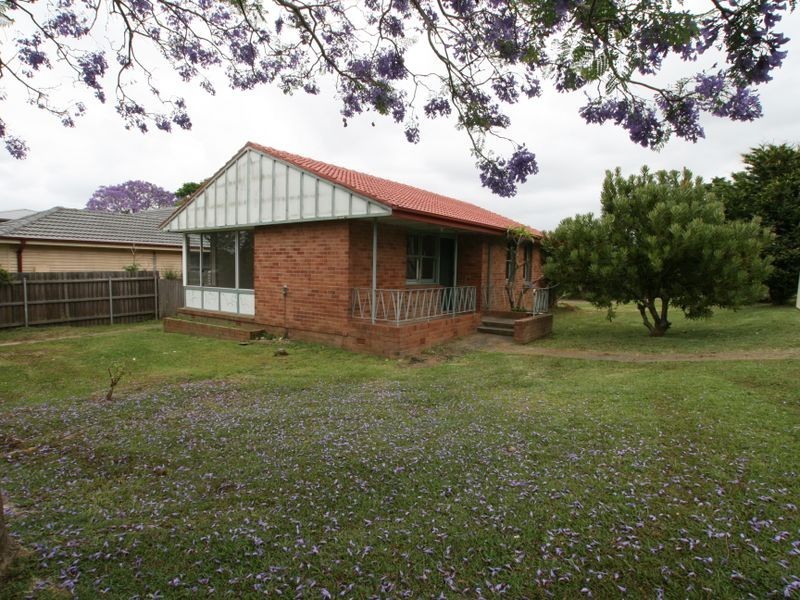 25 Sampson Crescent, Bomaderry NSW 2541