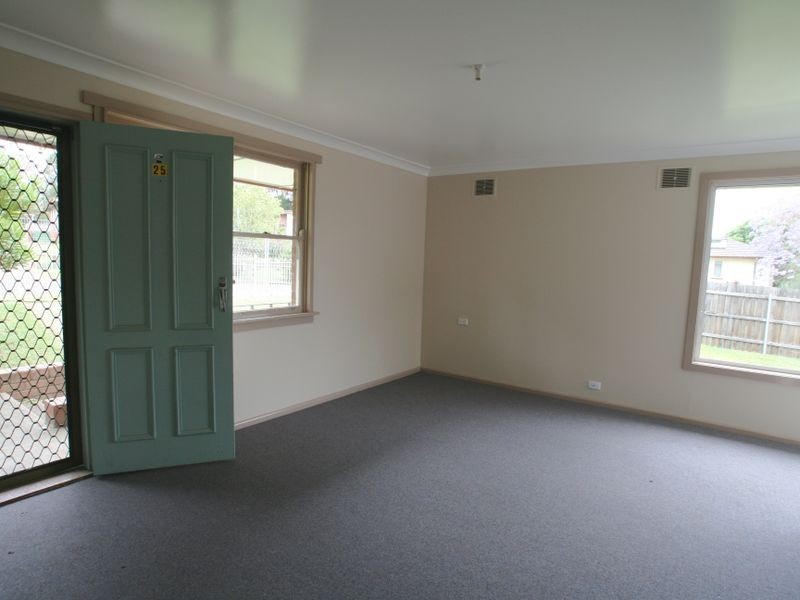 25 Sampson Crescent, Bomaderry NSW 2541