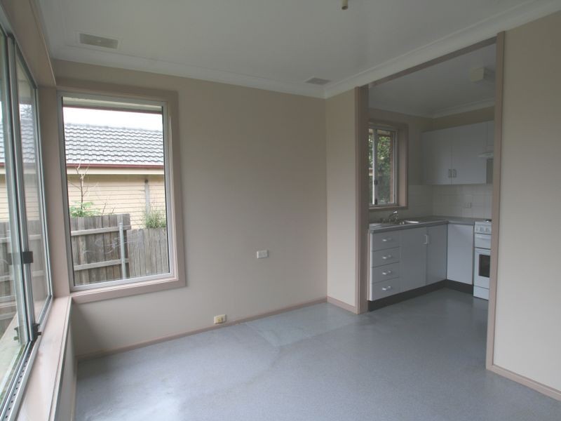 25 Sampson Crescent, Bomaderry NSW 2541