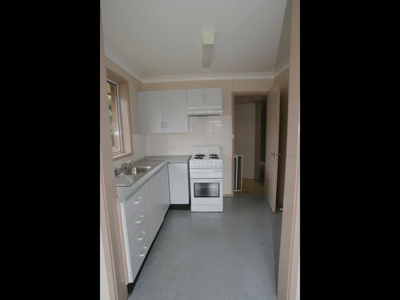 25 Sampson Crescent, Bomaderry NSW 2541